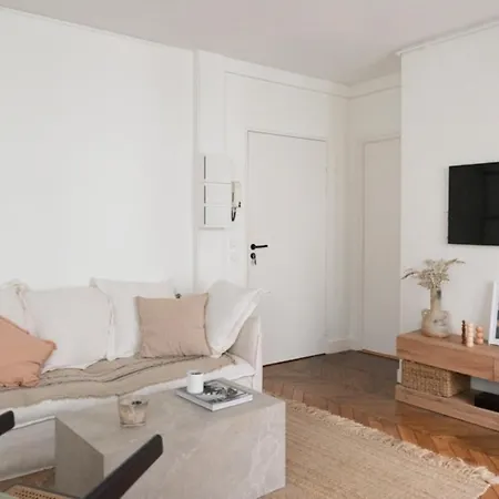 Nice 37m With Balcony Near The Louvre Paris