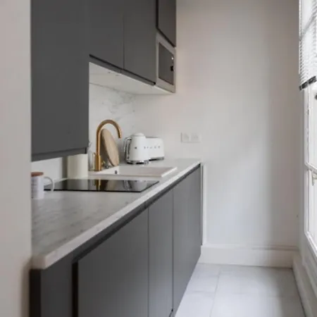 Nice 37m With Balcony Near The Louvre Apartment